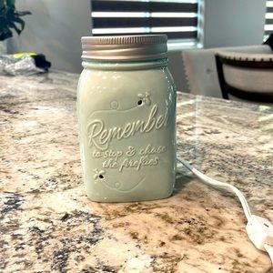 Chasing fireflies Scensy warmer. Light blue. Perfect condition